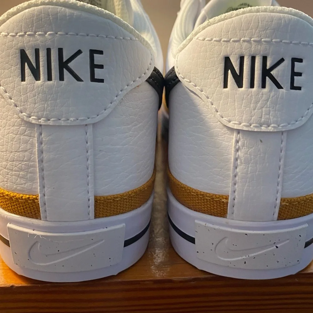 NEW fabulous Nike white and black with a copper stripe Big Swoosh Classic Size 8 - Picture 4 of 11